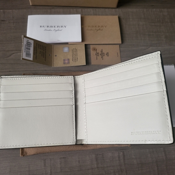 Burberry Heritage Stripe Leather International Bifold Wallet - Picture 3 of 10
